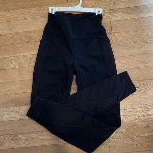 Lululemon black size 4 leggings *with side pockets*